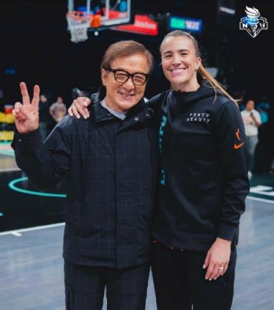 成龍觀戰(zhàn)！女庫(kù)里24分斯圖爾特27分 威廉姆斯5連勝領(lǐng)跑WNBA