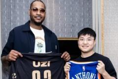 Uzi分享與安東尼合影：開心見到甜瓜，期待共同運(yùn)動(dòng)打球