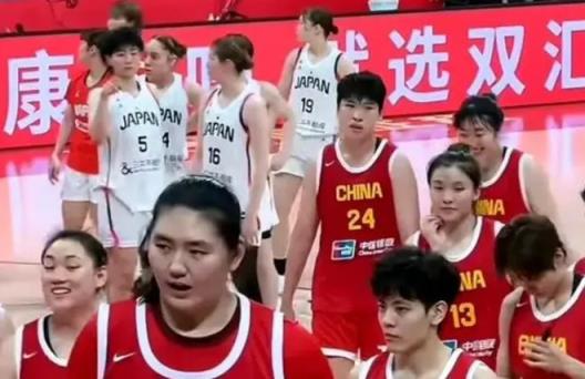 日本球員田中14號揪張子宇頭發(fā)引爭議，宮魯鳴怒斥