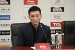 劉煒在賽后表示：“非常糟糕的一場(chǎng)比賽，希望其他隊(duì)員能站出來(lái)把比賽打好?！?這番話反映出他對(duì)球隊(duì)表現(xiàn)的不滿，同時(shí)也表達(dá)了對(duì)隊(duì)友的期待。作為球隊(duì)的 veteran（老將），劉煒的發(fā)言通常帶有對(duì)球隊(duì)整體表現(xiàn)