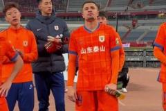 0-3不敵成都蓉城！球員謝場時球迷仍高歌加油！
