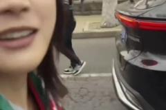 女球迷看球會說臟話嗎？小姐姐：不會，比賽時：裁判我C…