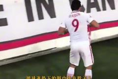 身披上港球衣獨(dú)自走向恒大球迷看臺(tái)，還有比這個(gè)更動(dòng)人的畫面嗎