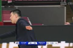 太逗了李曉旭推倒勞森陷犯規(guī)危機(jī) 楊鳴場邊模仿惟妙惟肖