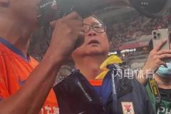歡迎回家！賽前蒿俊閔指導(dǎo)青島海牛球員熱身