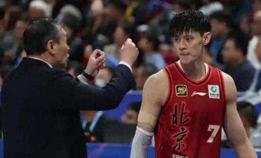 北京隊內(nèi)線核心宣布決定：預(yù)示下賽季首鋼難奪冠，周琦或無緣征戰(zhàn)