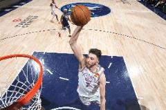 周琦：以前打球風(fēng)格像切特，NBA時期我打得靠外